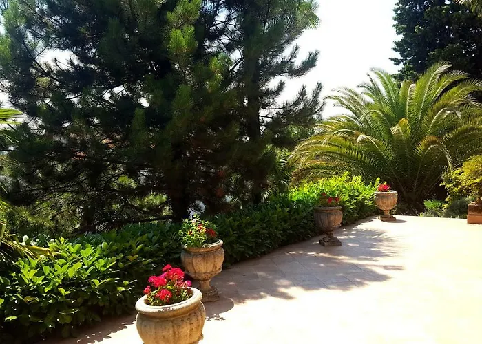 Josephine's Garden Apartman *