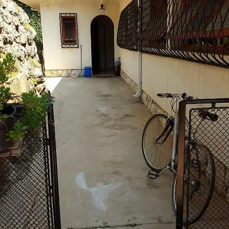 Josephine's Garden Apartment *