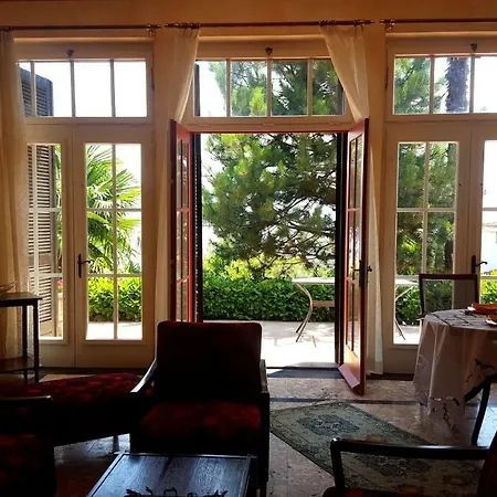 Josephine's Garden Apartment *